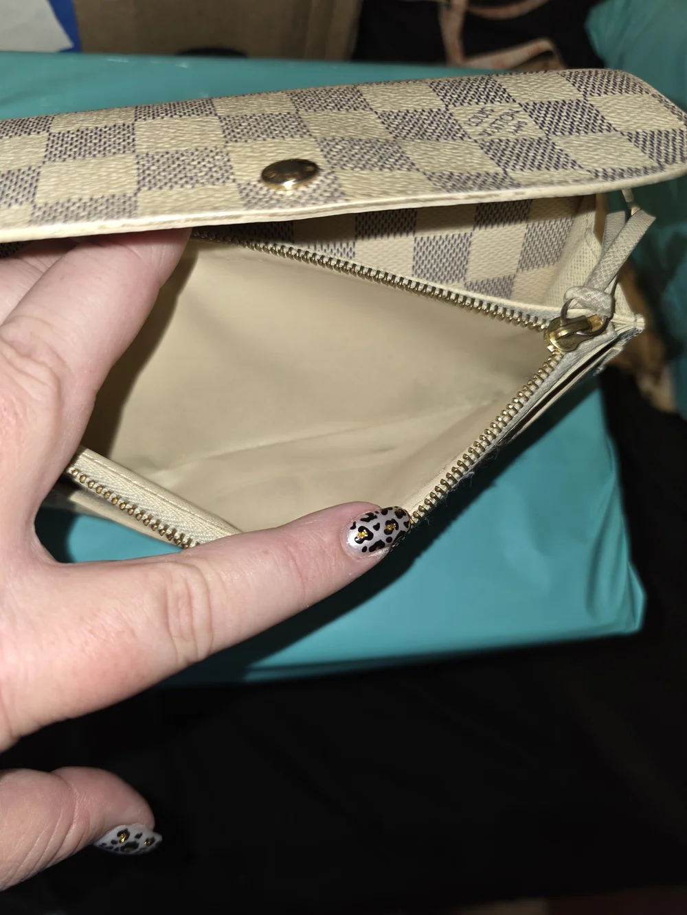 Louis Vuitton elegant louis